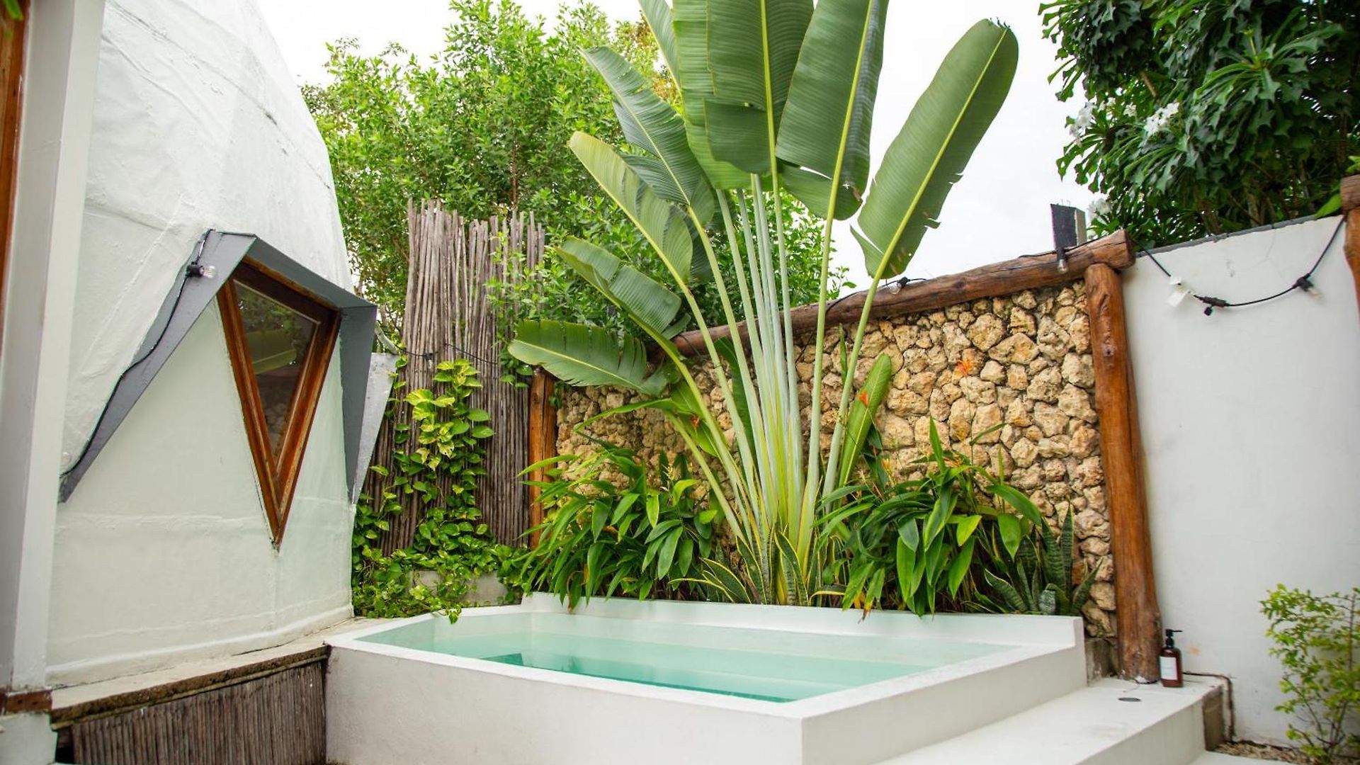 Casa De Playa Kommox Hotel