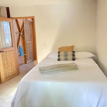 Hotel Casa De Playa Kommox